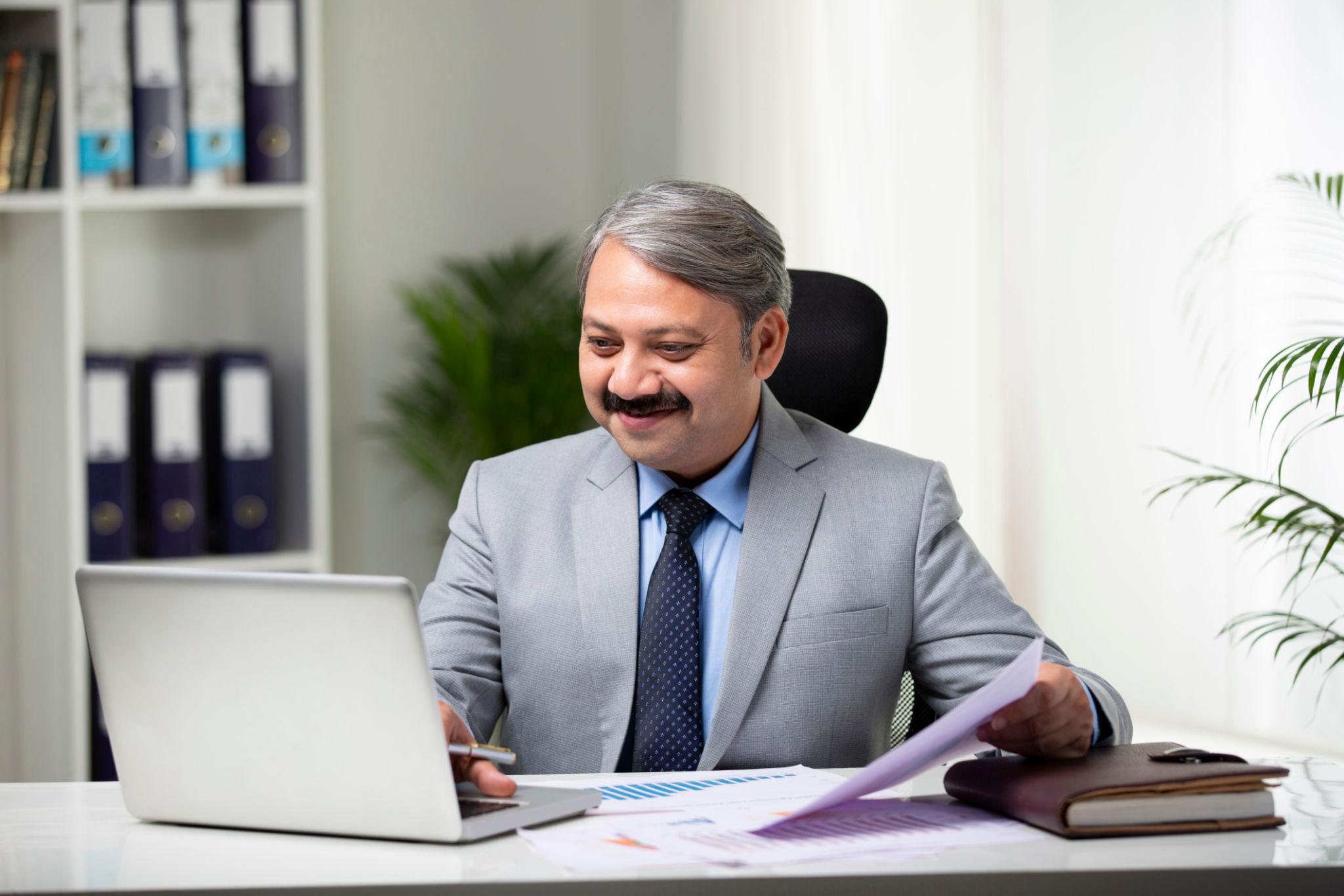 HR professional advising employee